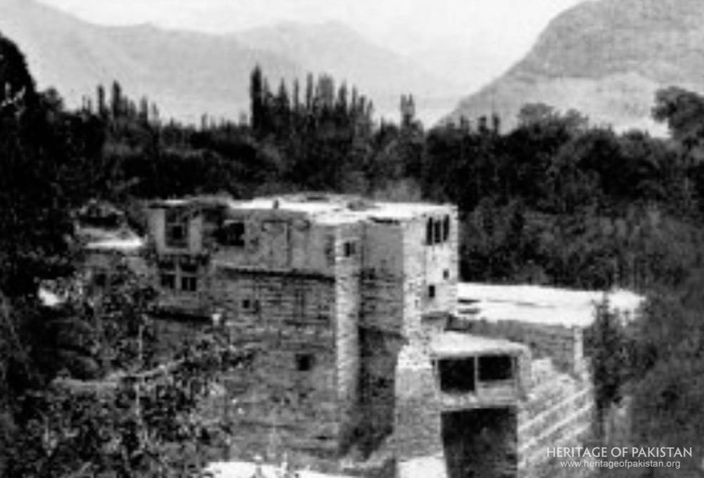 Shigar Fort's upper storeys before collapse, documented around 1900.
