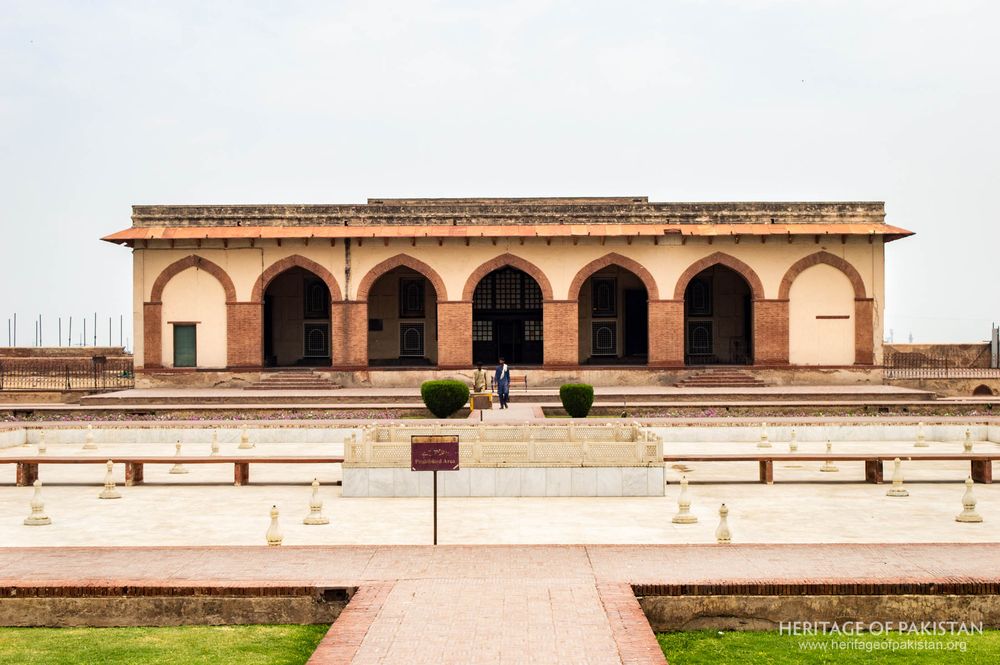Geometric garden layout fronts the main hall of Jahangir's Quadrangle